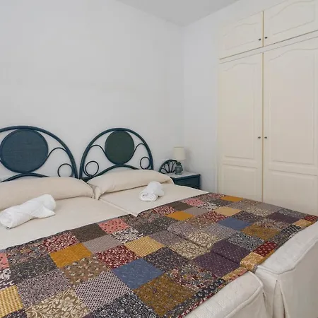 Fontana Iii, Bajo, 2 Dormitorios, By Bookindenia *