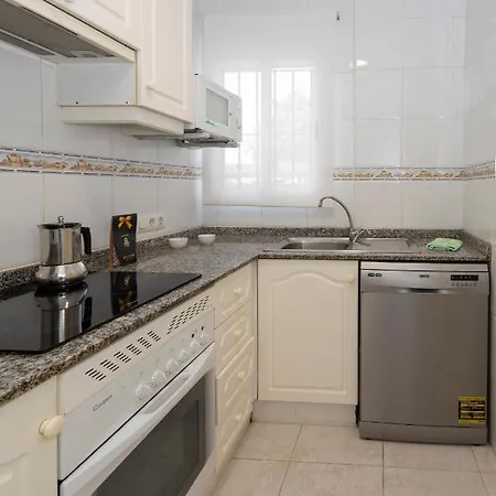 Appartement Fontana Iii, Bajo, 2 Dormitorios, By Bookindenia *