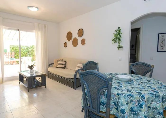 Fontana Iii, Bajo, 2 Dormitorios, By Bookindenia *