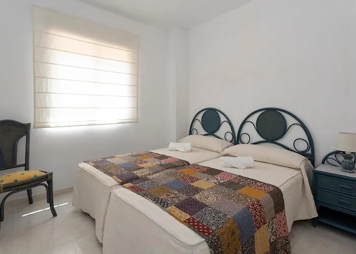 Fontana Iii, Bajo, 2 Dormitorios, By Bookindenia *